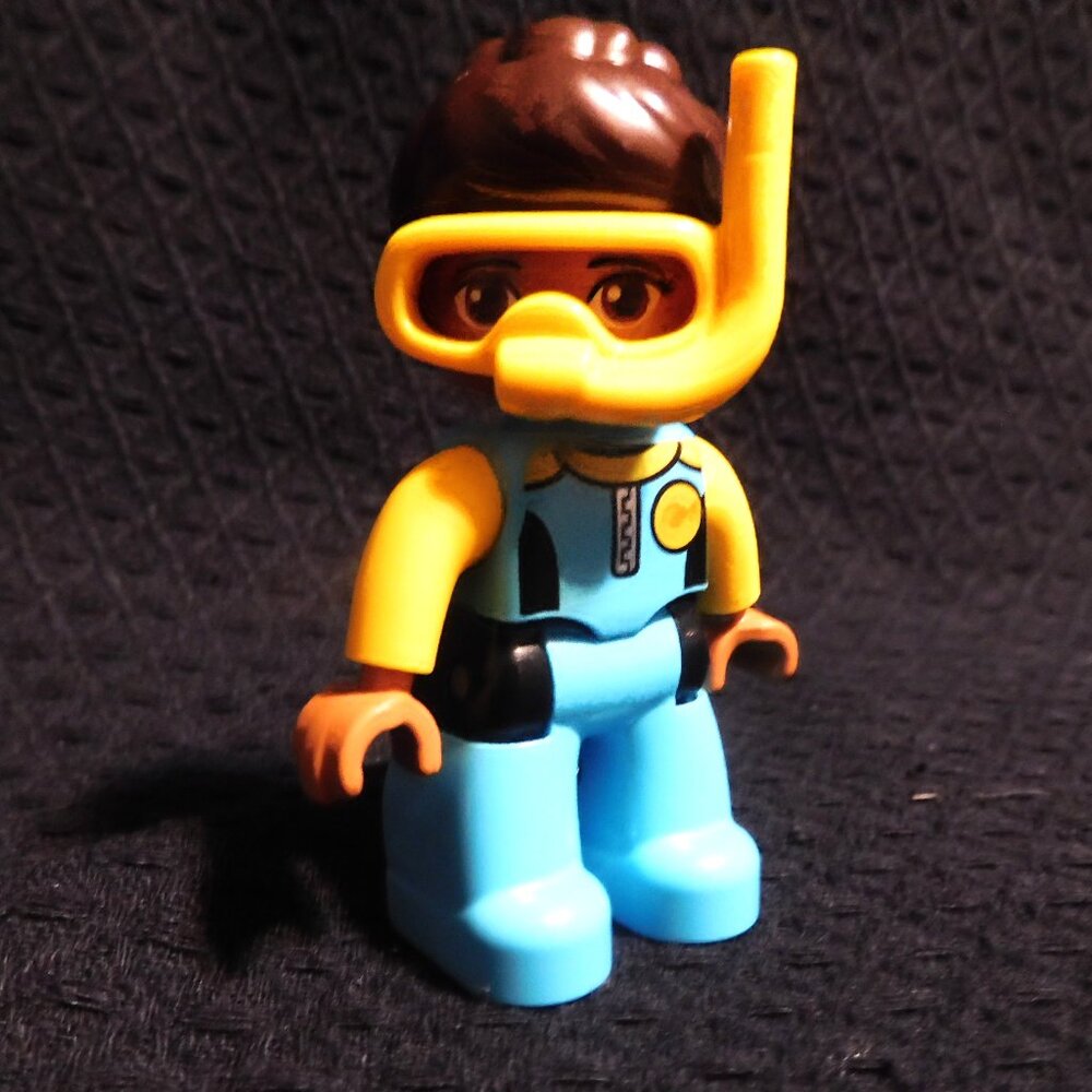 2 Lego Duplo figures, Female Scuba diver and Princess with crown